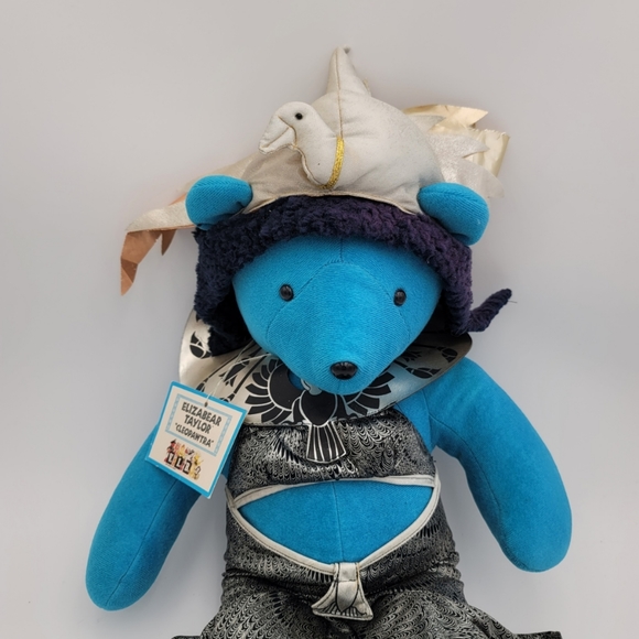 Cleopawtra" Elizabear Taylor, Cleopatra styled collectible teddy bear (1988) - Picture 2 of 8